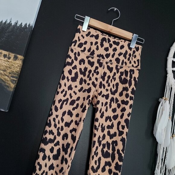 𝅺nwt ALLFENIX LEOPARD PRINT 7/8 LEGGINGS XS - Picture 3 of 5